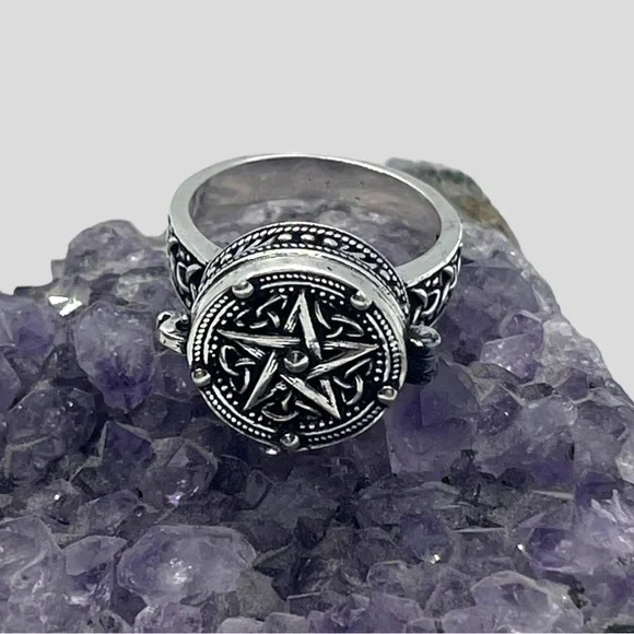 Star Poison Ring - Picture 4 of 5